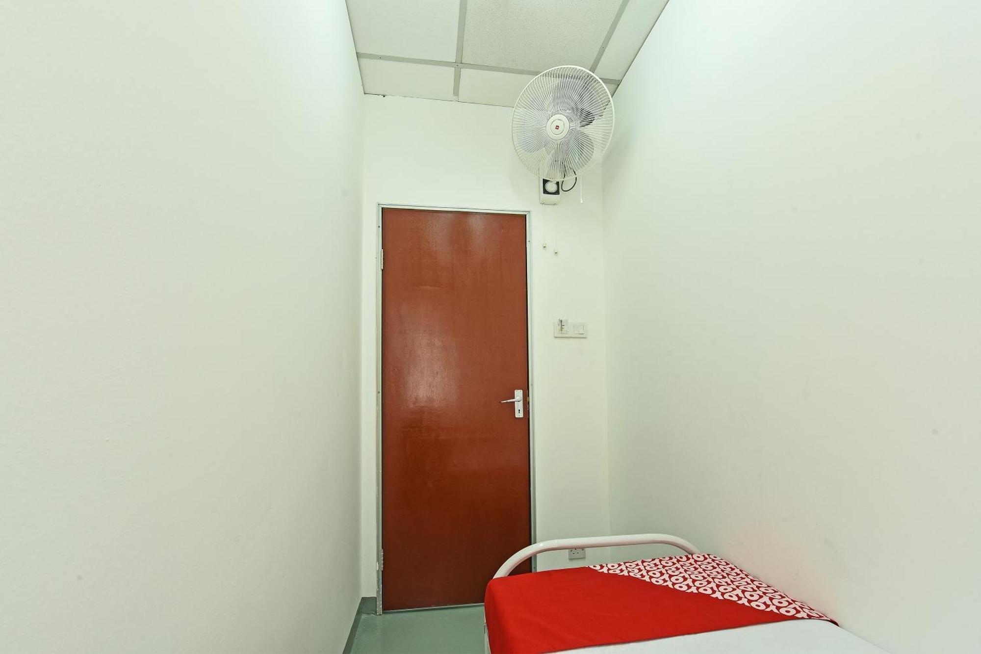 Spot On 90500 Sri Rampai Metro Hostel Куала Лумпур Екстериор снимка
