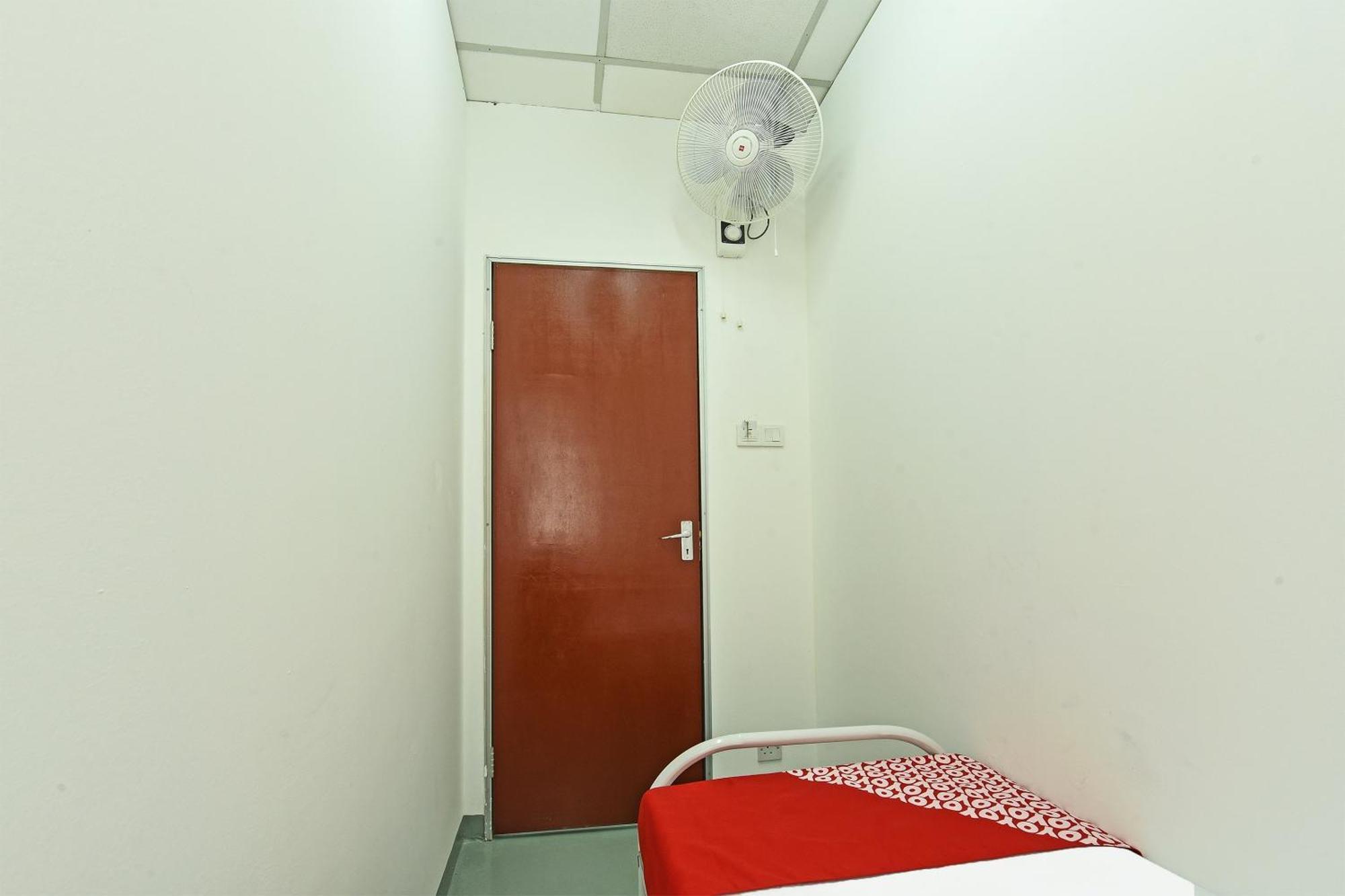Spot On 90500 Sri Rampai Metro Hostel Куала Лумпур Екстериор снимка
