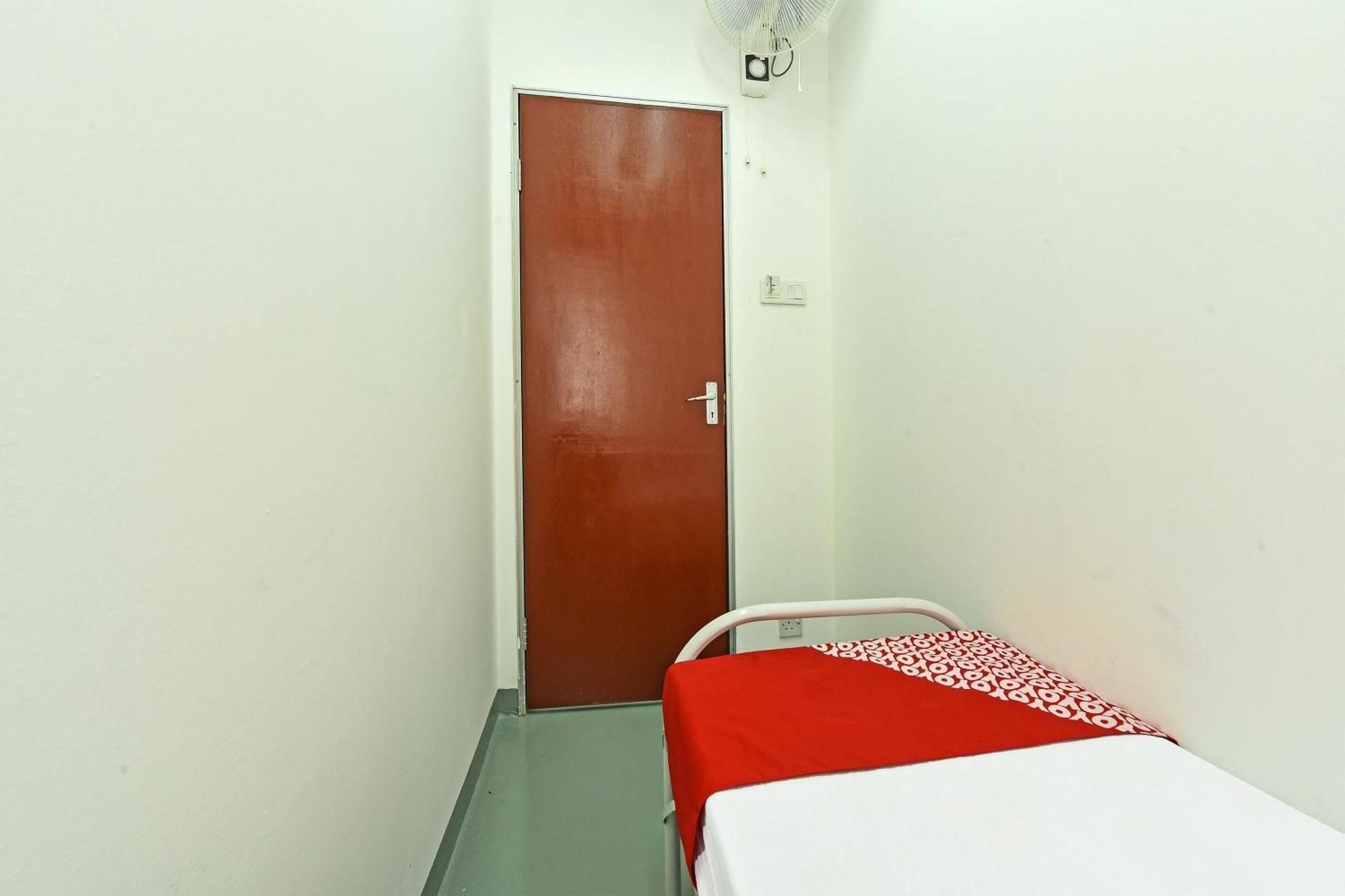 Spot On 90500 Sri Rampai Metro Hostel Куала Лумпур Екстериор снимка